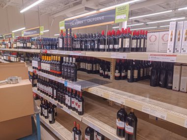 Toronto, ON, Kanada - 4 Mart 2025: LSBO ABD 'li alkollü içecekleri mağazasından kaldırdı