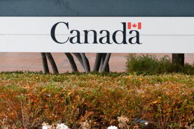 Toronto, ON, Kanada 2 Mayıs 2024: Canadian Tire mağazası. Canadian Tire, Toronto 'da merkezi olan Kanadalı bir perakende şirketi..