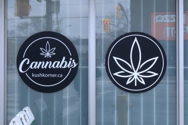 Toronto, ON, Kanada 2 Mayıs 2024: Canadian Tire mağazası. Canadian Tire, Toronto 'da merkezi olan Kanadalı bir perakende şirketi..