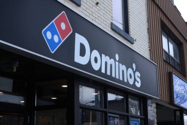 Toronto, ON, Kanada 2 Mayıs 2024: Canadian Tire mağazası. Canadian Tire, Toronto 'da merkezi olan Kanadalı bir perakende şirketi..