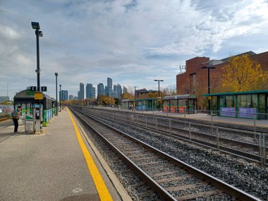 Etobikola, ON, Kanada 20 Ekim 2024: Mimico Go tren istasyonunun görüntüsü.