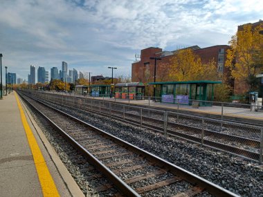 Etobikola, ON, Kanada 20 Ekim 2024: Mimico Go tren istasyonunun görüntüsü.