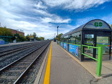 Etobikola, ON, Kanada 20 Ekim 2024: Mimico Go tren istasyonunun görüntüsü.