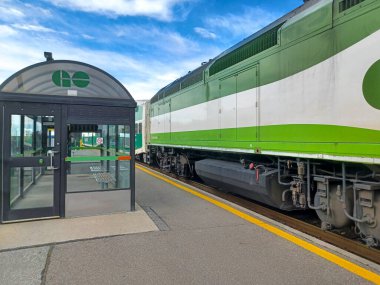 Etobikola, ON, Kanada 20 Ekim 2024: Mimico Go tren istasyonunun görüntüsü.