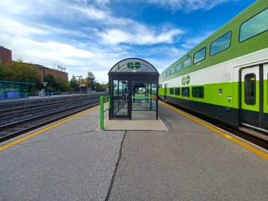 Etobikola, ON, Kanada 20 Ekim 2024: Mimico Go tren istasyonunun görüntüsü.