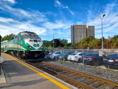 Etobikola, ON, Kanada 20 Ekim 2024: Mimico Go tren istasyonunun görüntüsü.