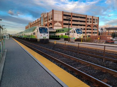 Etobikola, ON, Kanada 20 Ekim 2024: Mimico Go tren istasyonunun görüntüsü.