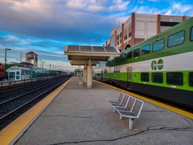 Etobikola, ON, Kanada 20 Ekim 2024: Mimico Go tren istasyonunun görüntüsü.