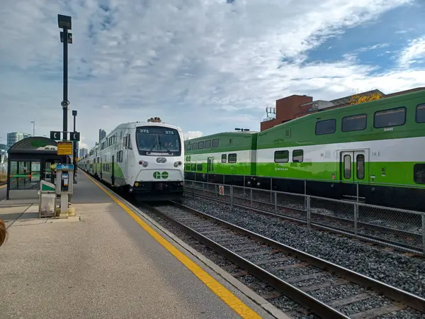 Etobikola, ON, Kanada 20 Ekim 2024: Mimico Go tren istasyonunun görüntüsü.