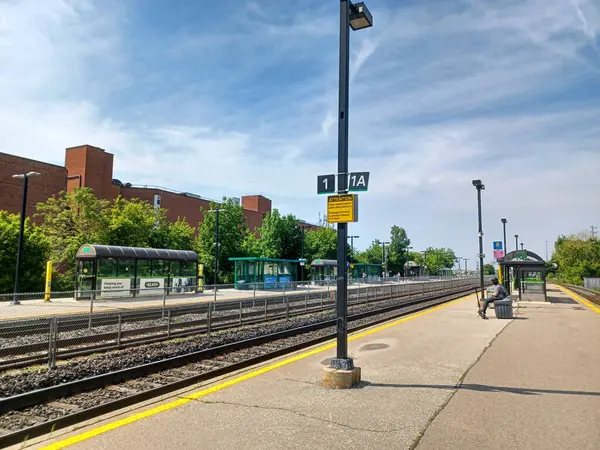 Etobikola, ON, Kanada 20 Ekim 2024: Mimico Go tren istasyonunun görüntüsü.