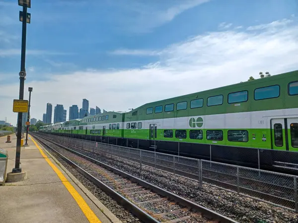 Etobikola, ON, Kanada 20 Ekim 2024: Mimico Go tren istasyonunun görüntüsü.