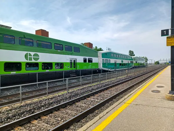 Etobikola, ON, Kanada 20 Ekim 2024: Mimico Go tren istasyonunun görüntüsü.