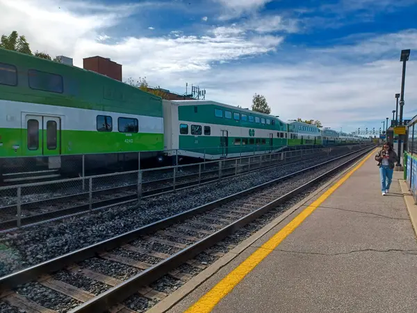 Etobikola, ON, Kanada 20 Ekim 2024: Mimico Go tren istasyonunun görüntüsü.