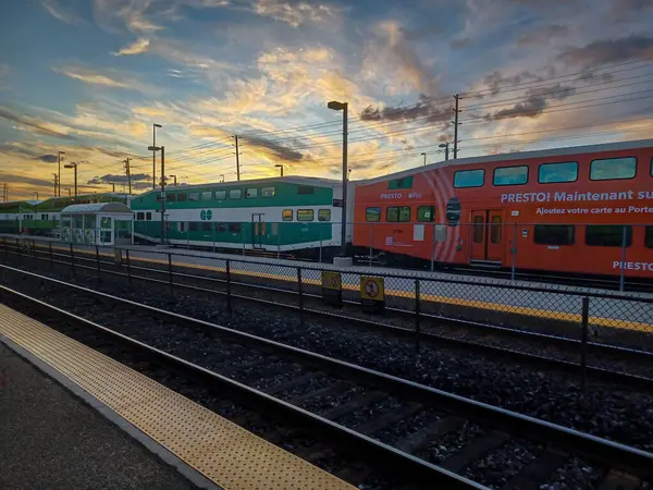 Etobikola, ON, Kanada 20 Ekim 2024: Mimico Go tren istasyonunun görüntüsü.