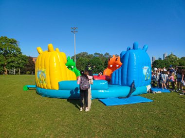 Etobikola, ON, Kanada 20 Ekim 2024: Mimico Go tren istasyonunun görüntüsü.