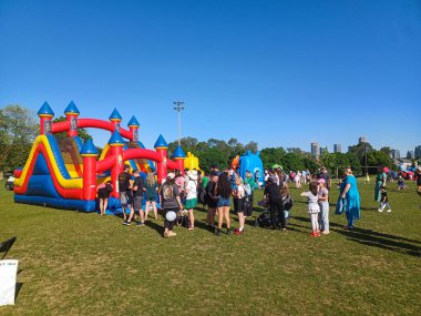 Etobikola, ON, Kanada 20 Ekim 2024: Mimico Go tren istasyonunun görüntüsü.