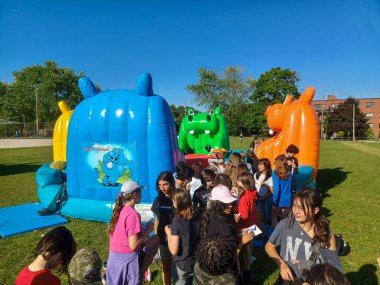 Etobikola, ON, Kanada 20 Ekim 2024: Mimico Go tren istasyonunun görüntüsü.