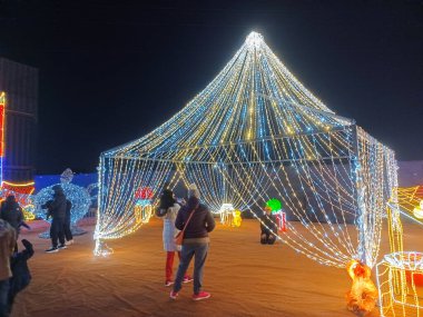 Toronto, ON, Kanada 18 Ekim 2024: Toronto 'daki ışık festivalinde büyük Illumi hafif heykelleri ve tesisleri sunuldu..