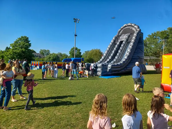 Etobikola, ON, Kanada 20 Ekim 2024: Mimico Go tren istasyonunun görüntüsü.