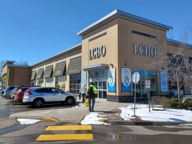 Toronto, ON, Kanada - 29 Nisan 2024: LCBO tabelasına bakın. Ontario İçki Kontrol Kurulu bir Crown şirketidir.