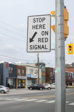 Toronto, ON, Kanada 30 Ağustos 2024: Duvardaki Freshii komik logosuna bakın.