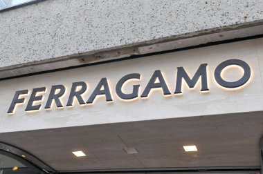 Toronto, ON, Kanada 30 Haziran 2024: Ferragamo şirketinin tabelasına bakın.