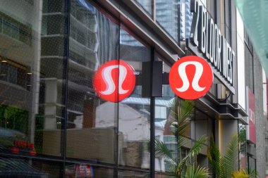 Toronto, ON, Kanada - 3 Haziran 2024: Lululemon mağaza tabelasına bakın. Lululemon Athletica Inc, Kanadalı çok uluslu atletik giyim perakendecisi..