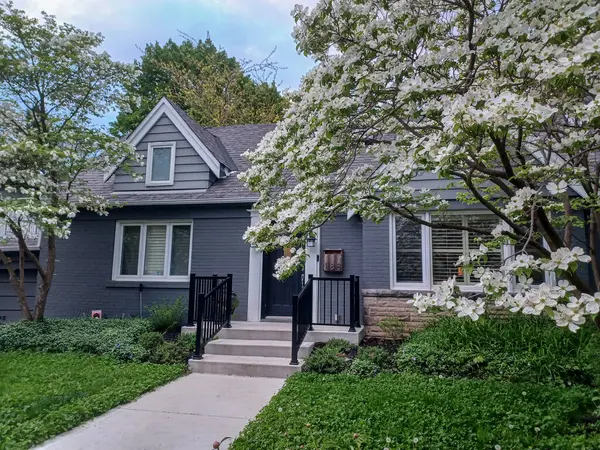 Toronto, ON, Kanada - 23 Mayıs 2024: Toronto Büyük Bölgesi 'nde yeni bir ev