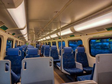 Toronto, ON, Kanada - 19 Mart 2025: Go tren vagonunun iç görünümü