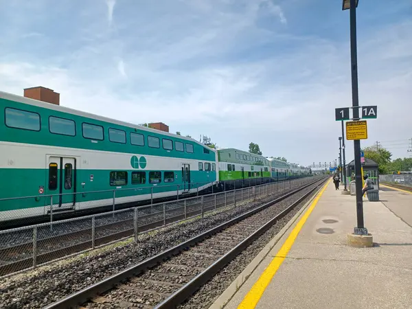 Etobikola, ON, Kanada 20 Ekim 2024: Mimico Go tren istasyonunun görüntüsü.