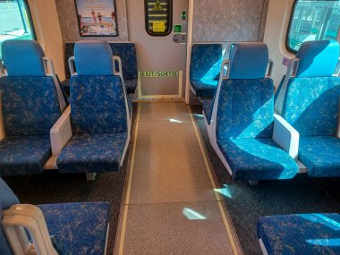 Toronto, ON, Kanada - 19 Mart 2025: Go tren vagonunun iç görünümü