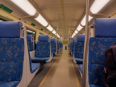 Toronto, ON, Kanada - 19 Mart 2025: Go tren vagonunun iç görünümü