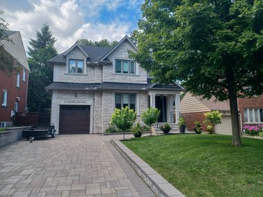Toronto, ON, Kanada - 23 Mayıs 2024: Toronto Büyük Bölgesi 'nde yeni bir ev
