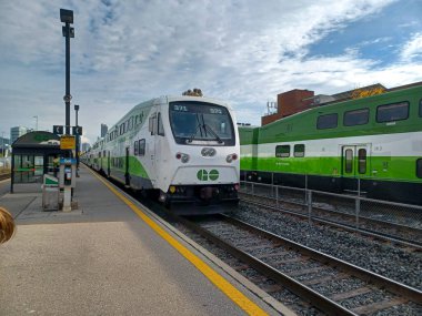 Etobikola, ON, Kanada 20 Ekim 2024: Mimico Go tren istasyonunun görüntüsü.