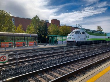 Etobikola, ON, Kanada 20 Ekim 2024: Mimico Go tren istasyonunun görüntüsü.