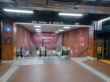 Toronto, ON, Kanada - 30 Kasım 2024: Kipling metro istasyonunda (Yeşil Hat) görüntüle