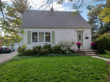 Toronto, ON, Kanada - 23 Mayıs 2024: Toronto Büyük Bölgesi 'nde yeni bir ev