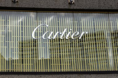 Toronto, ON, Kanada 1 Ağustos 2024: Toronto 'daki Cartier tabelasında açık hava manzarası..