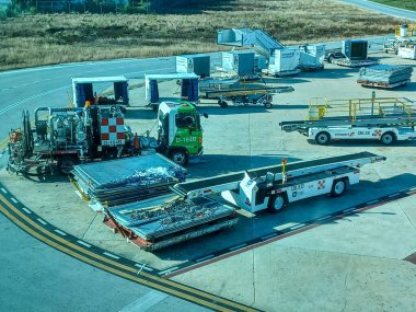 Toronto, ON, Kanada 19 Aralık 2022 Toronto tabelası Toronto şehir merkezindeki Nathan Phillips Meydanı.