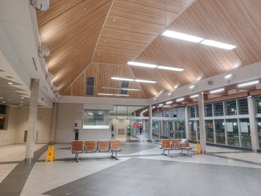 Toronto, ON, Kanada 19 Aralık 2022 Toronto tabelası Toronto şehir merkezindeki Nathan Phillips Meydanı.