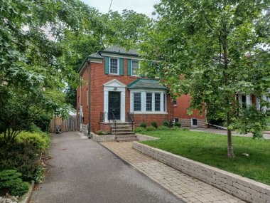 Toronto, ON, Kanada - 23 Mayıs 2024: Toronto Büyük Bölgesi 'nde yeni bir ev