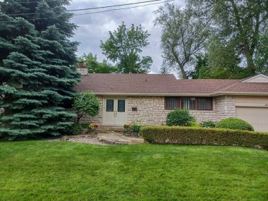 Toronto, ON, Kanada - 23 Mayıs 2024: Toronto Büyük Bölgesi 'nde yeni bir ev