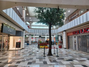 Toronto, On, Kanada - 21 Kasım 2024: Toronto Alışveriş Merkezinde İçeriden Bakış.