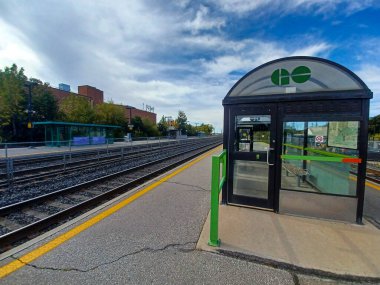 Etobikola, ON, Kanada 20 Ekim 2024: Mimico Go tren istasyonunun görüntüsü.