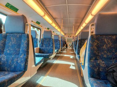 Toronto, ON, Kanada - 19 Mart 2025: Go tren vagonunun iç görünümü