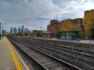 Etobikola, ON, Kanada 20 Ekim 2024: Mimico Go tren istasyonunun görüntüsü.