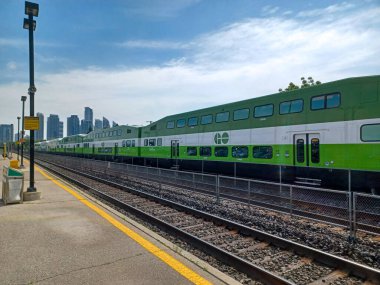 Etobikola, ON, Kanada 20 Ekim 2024: Mimico Go tren istasyonunun görüntüsü.