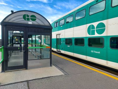 Etobikola, ON, Kanada 20 Ekim 2024: Mimico Go tren istasyonunun görüntüsü.