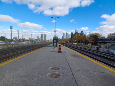 Etobikola, ON, Kanada 20 Ekim 2024: Mimico Go tren istasyonunun görüntüsü.