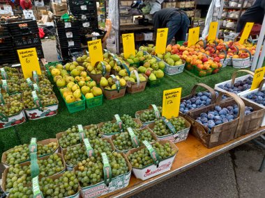 Toronto, On, Kanada - 30 Ağustos 2024: Çiftçi Steet Pazarı.